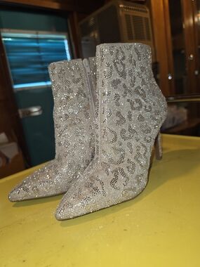 Gianni Bini Silver Glitter Leopard-Print Ankle Boots